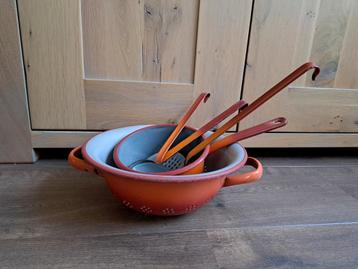 Vintage oranje emaille vergiet steelpan lepels prijs p/stuk beschikbaar voor biedingen