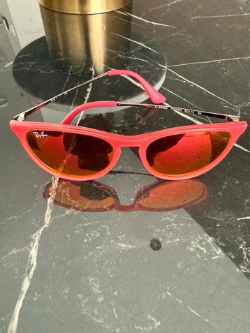 Ray-Ban RB9060S Erika Kids JUNIOR beschikbaar voor biedingen