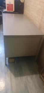 Twee metaal Bureaux metaal gris en  bruin., Doe-het-zelf en Verbouw, Werkbanken, Ophalen of Verzenden, Zo goed als nieuw