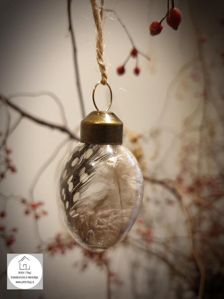 9 glazen eieren - ei - hangers met veren - pasen - voorjaar, Huis en Inrichting, Woonaccessoires | Kransen, Nieuw, Ophalen of Verzenden