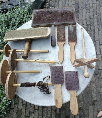 Diverse handkaarden en spintollen (Moswold) beschikbaar voor biedingen