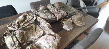 leger kleding  beschikbaar voor biedingen