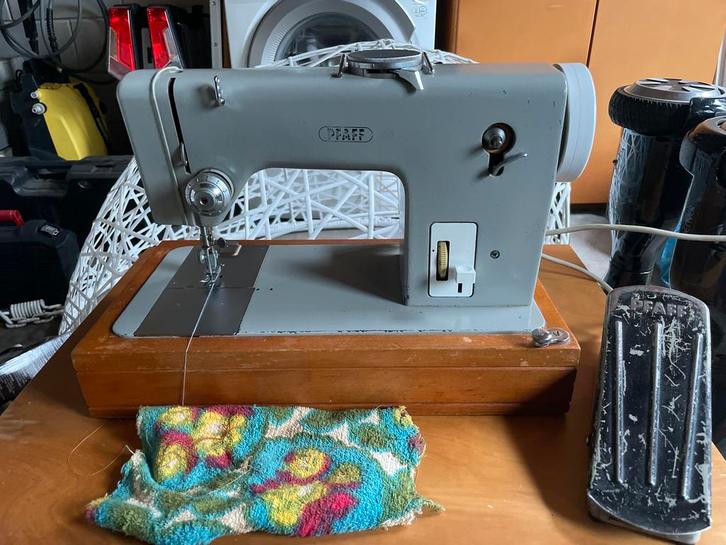 Pfaff 90 Naaimachine - Vintage, Antiek en Kunst, Antiek | Naaimachines, Ophalen
