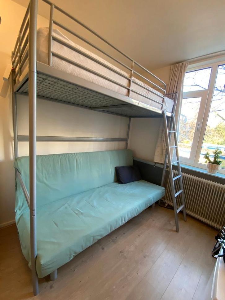 Hoogslaper Ikea Svarta met slaapbank Ikea Beddinge., Huis en Inrichting, Slaapkamer | Stapelbedden en Hoogslapers, Zo goed als nieuw