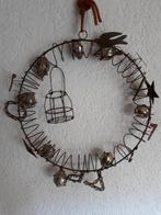 Brocant krans kerst roestbruin met ingepakte kerstballetjes, Ophalen of Verzenden, Gebruikt