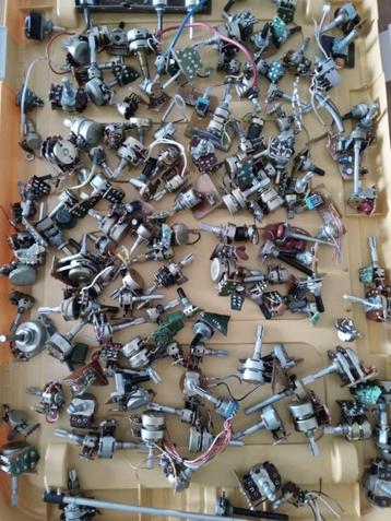 Grote partij electronica componenten 600+ stuks beschikbaar voor biedingen