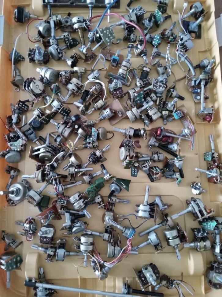 Grote partij electronica componenten 600+ stuks, Hobby en Vrije tijd, Elektronica-componenten, Zo goed als nieuw, Verzenden