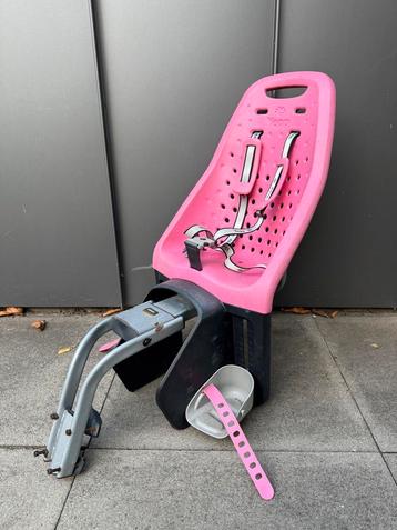Roze Yepp achterzitje (ook voor fietsen zonder pakje drager) beschikbaar voor biedingen