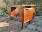 Vintage mid century 1960s design zwevend bureau, Antiek en Kunst, Antiek | Kantoor en Zakelijk, Ophalen