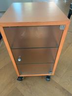 Oranje Kastje op Wieltjes met Glazen Deur, Ophalen, Gebruikt