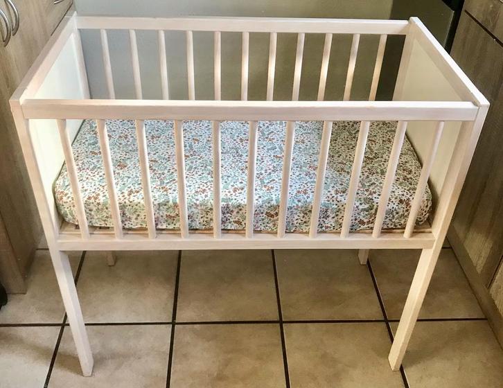 Fraai Babybedje/Wieg/Ledikantje met Matrasje en Hoesje, Kinderen en Baby's, Babywiegjes en Ledikanten, Zo goed als nieuw, Ledikant