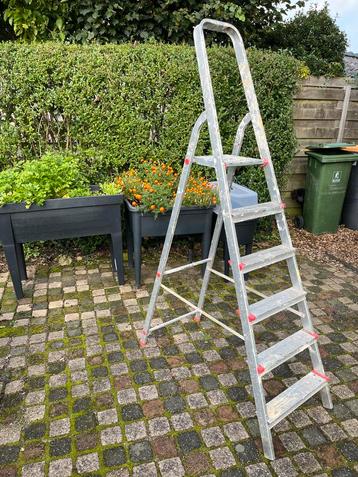 Gebruikte werktrap - 5 treden beschikbaar voor biedingen