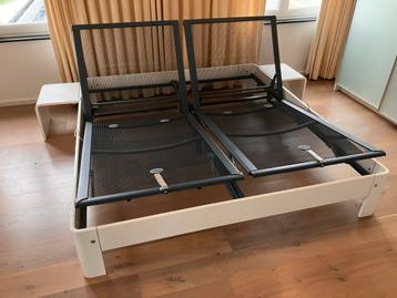 Auping Auronde bed wit hoogglans + nachtkastjes beschikbaar voor biedingen