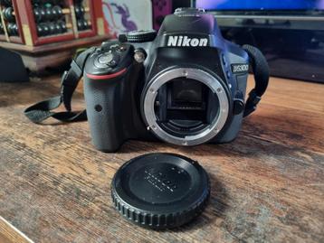 Nikon D5300 – defect, gaat niet aan, zonder batterij beschikbaar voor biedingen