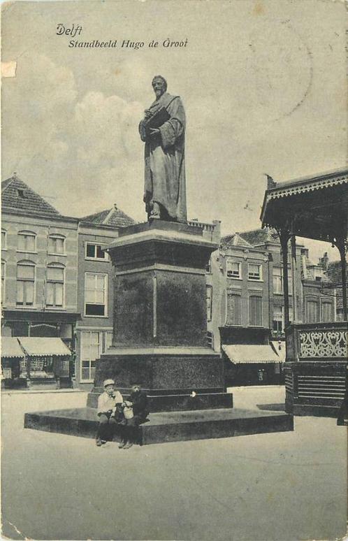 (388-231-023) Delft Standbeeld Hugo de Groot, Verzamelen, Ansichtkaarten | Nederland, Zuid-Holland, Verzenden