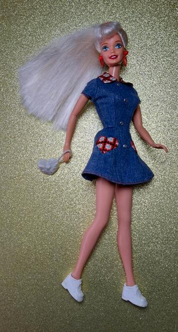 Mattel Barbie met jeans jurkje met hartjes 1997 beschikbaar voor biedingen