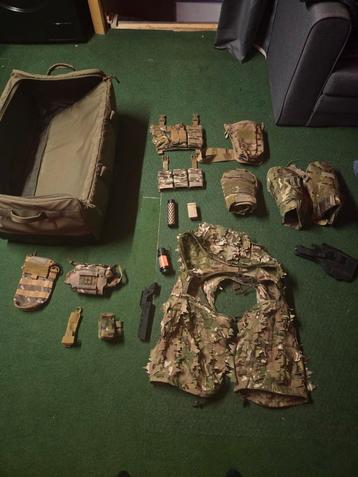 Diverse airsoft / cosplay spullen te koop beschikbaar voor biedingen