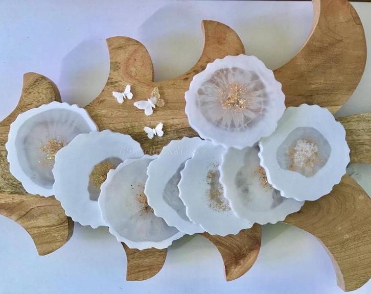 Witte epoxy onderzetters – handgemaakt & speciaal Feestelijk, Huis en Inrichting, Woonaccessoires | Onderzetters, Nieuw, Glas of Kopje