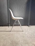 Vitra Eames 1x DSS wit ( los exemplaar ), Gebruikt, Wit, Koivistokade 1, 1013 AC Amsterdam, Eén