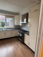 Nette Hoekkeuken met Inbouwapparatuur, Huis en Inrichting, Keuken | Complete keukens, Ophalen, Gebruikt, Wit, Hoekkeuken