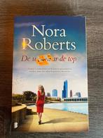 Nora Roberts - De weg naar de top, Boeken, Ophalen of Verzenden, Gelezen, Nora Roberts, Nederland