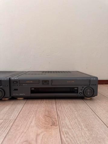 Sony WV-H4 Hi8 VHS videorecorder beschikbaar voor biedingen
