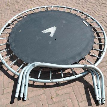Trampoline met net - gebruikt beschikbaar voor biedingen
