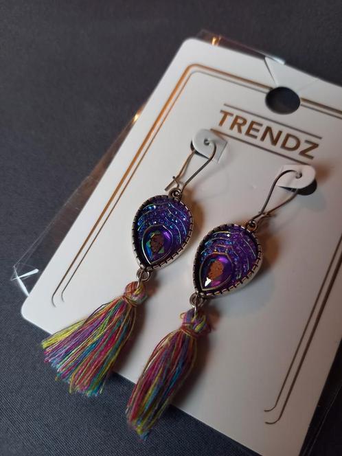 Oorbellen shiny boho gekleurde kwastjes nieuw, Sieraden, Tassen en Uiterlijk, Oorbellen, Nieuw, Zilver, Ophalen of Verzenden