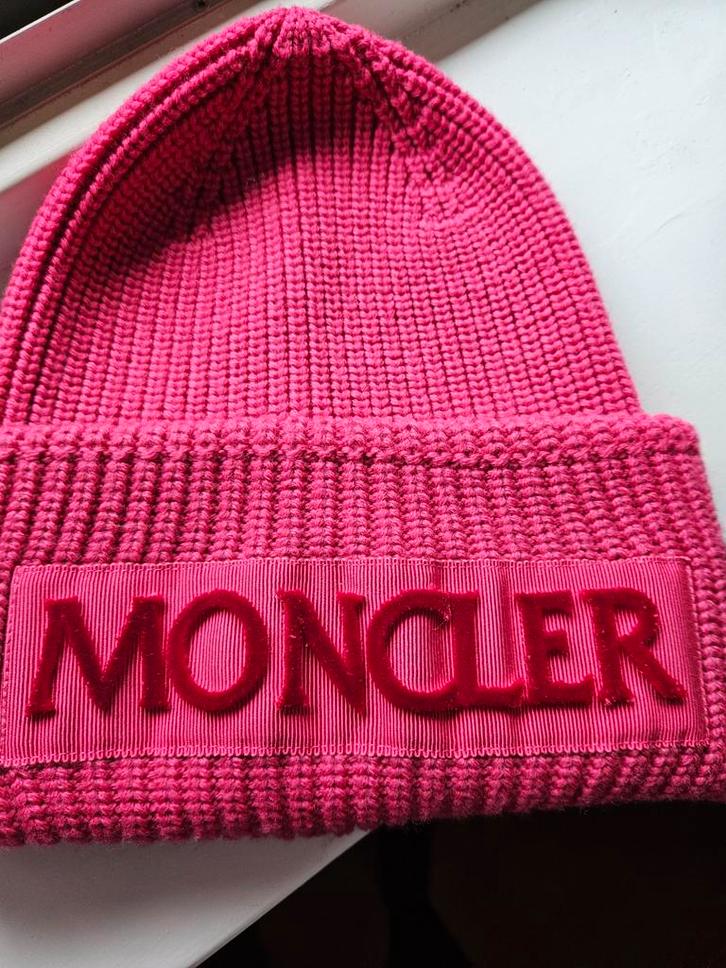 Moncler Muts S/M - Nieuwstaat!, Kleding | Dames, Mutsen, Sjaals en Handschoenen, Zo goed als nieuw, Ophalen of Verzenden