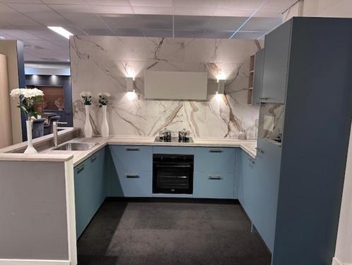 Showroom keuken voor maar €6.500,-, Huis en Inrichting, Keuken | Complete keukens, Nieuw, U-keuken, Blauw, Kunststof, Ophalen