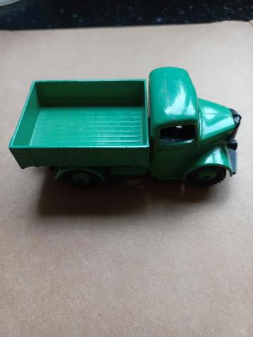 Vintage Groene Speelgoed Vrachtwagen beschikbaar voor biedingen