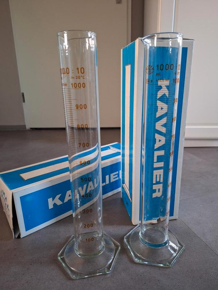 2 Maatcilinders 1000ml - Kavallier, Antiek en Kunst, Antiek | Gereedschap en Instrumenten, Ophalen of Verzenden