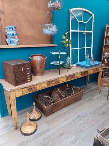 Antieke houten brocante werktafel  beschikbaar voor biedingen