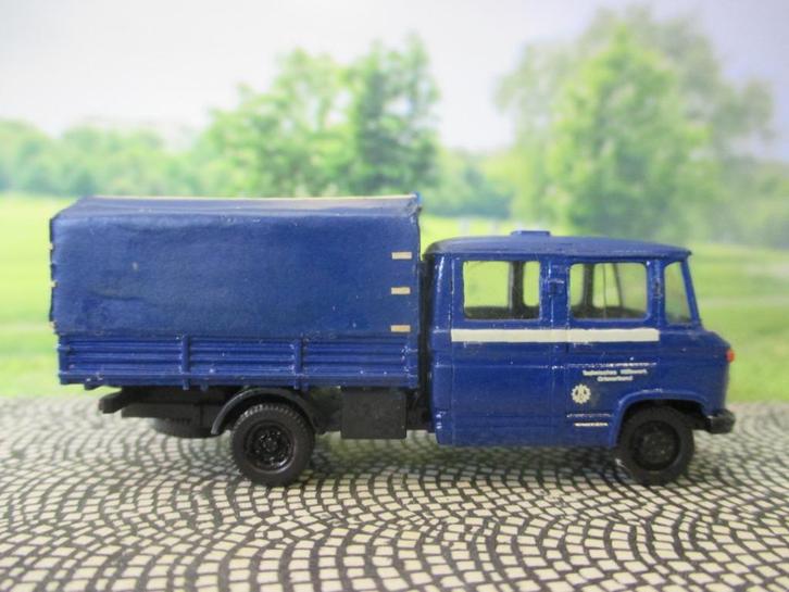 Mercedes T2 L 407 D DoKa Pick-Up Technischea Hilfswerk, Hobby en Vrije tijd, Modelauto's | 1:87, Gebruikt, Bus of Vrachtwagen