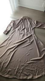 Leuke beige plooijurk Nieuw maat XL, Ophalen of Verzenden, Zo goed als nieuw, Beige