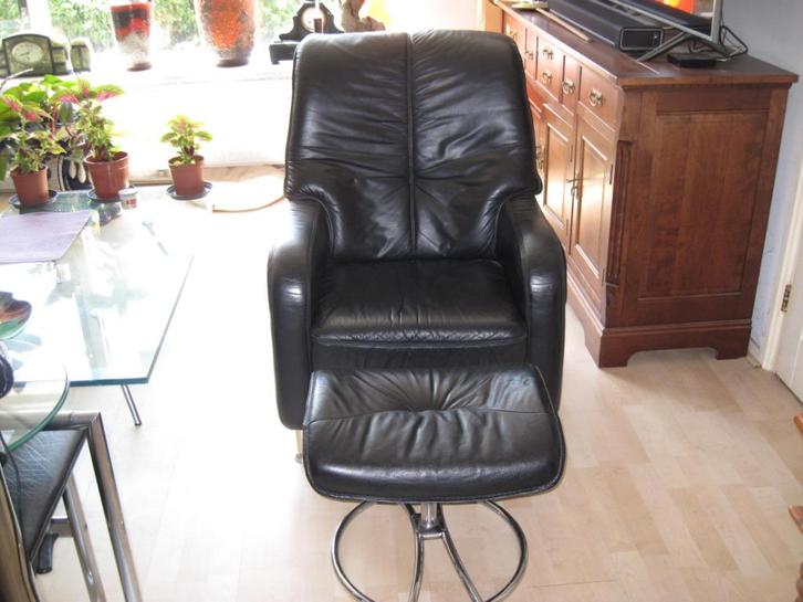 Fauteuil + Ottoman / Italiaans dik rundleer / I.Z.G.S. /, Huis en Inrichting, Fauteuils, Gebruikt, Leer, Ophalen