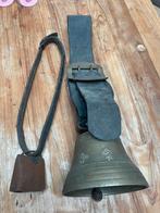 Antieke Koeienbellen met Leren Riemen, Ophalen