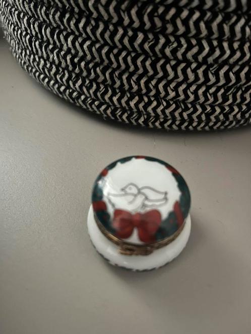 Limoges peint main doosje duifjes strik kerst thema, Diversen, Kerst, Verzenden
