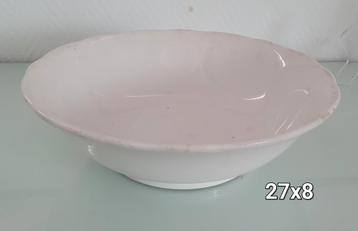 Brocante witte schaal van P. Regout Maastricht beschikbaar voor biedingen