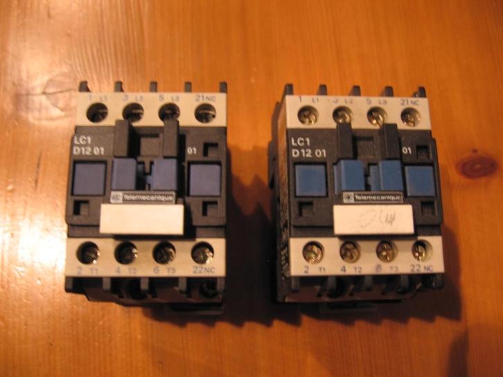 Telemecanique magneetschakelaar LC1-D12-10 en 01 relais., Hobby en Vrije tijd, Elektronica-componenten, Gebruikt, Verzenden