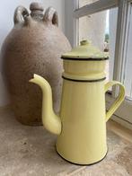 Brocante, vintage gele emaille koffiekan/koffiepot + filter, Antiek en Kunst, Antiek | Emaille, Ophalen of Verzenden