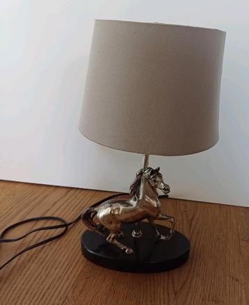 Paard: schemerlamp beschikbaar voor biedingen