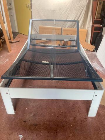 Te koop Auping Auronde 120 x210  de kleur is wit beschikbaar voor biedingen