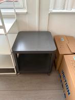 Tingby IKEA Bijzettafel Grijs op Wielen, Huis en Inrichting, Tafels | Bijzettafels, Kunststof, Vierkant, 55 tot 75 cm, Zo goed als nieuw