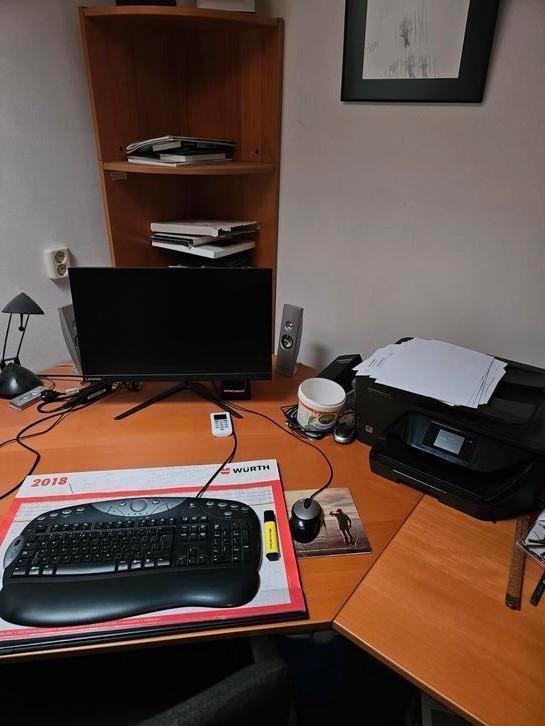 ikea Effektiv kleur bruin, Huis en Inrichting, Bureaus, Gebruikt, In hoogte verstelbaar, Ophalen of Verzenden