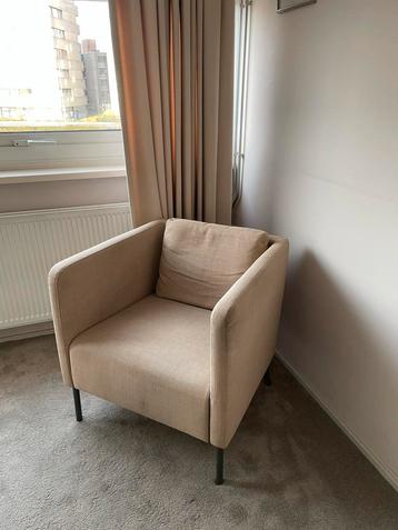 Beige fauteuil met kussen