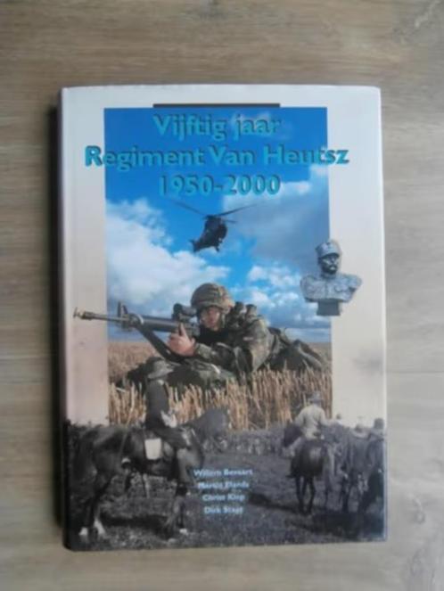 Vijftig jaar Regiment Van Heutsz 1950-2000 - W. Bevaart, Boeken, Muziek, Zo goed als nieuw, Artiest, Verzenden
