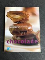 AH: Verrukkelijke, verleidelijke, verrassingen chocolade, Boeken, Kookboeken, Ophalen of Verzenden, Zo goed als nieuw, Taart, Gebak en Desserts