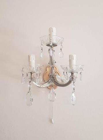 Prachtige kristallen Maria Theresia wandlamp beschikbaar voor biedingen