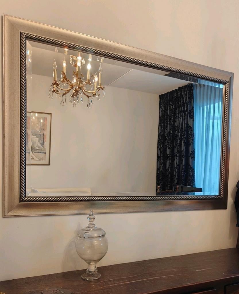 Spiegel, groot met luxe zilverkleurige omlijsting 137 x 87,5, Ophalen, 125 cm of meer, Zo goed als nieuw, Minder dan 100 cm